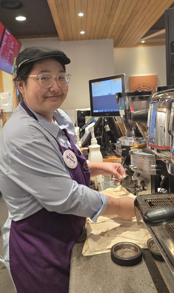 바리스타로 일하는 이호연(29)씨는 2022년부터 ‘스마일도너’로 그룹홈 아동을 후원하고 있다.