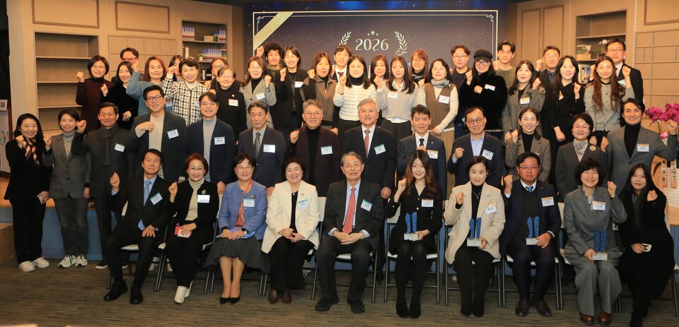 21일 서울 중구 KG타워 대강당에서 열린 ‘2026 소셜임팩트어워드’ 시상식 참가자들. [사진 SIA위원회]